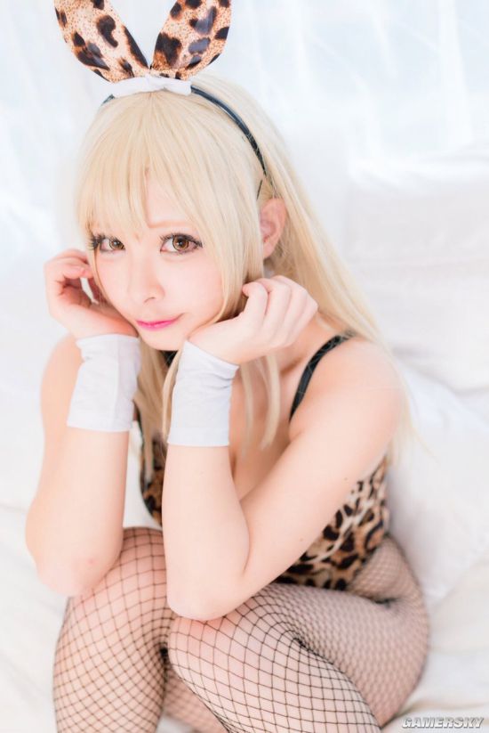 上围塞满整个衣服肉感十足的日本萌系小姐姐