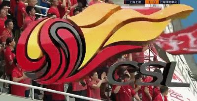 就这么不讲理！18岁新晋国脚遭无情碾压，连拉带拽也无法阻止进球