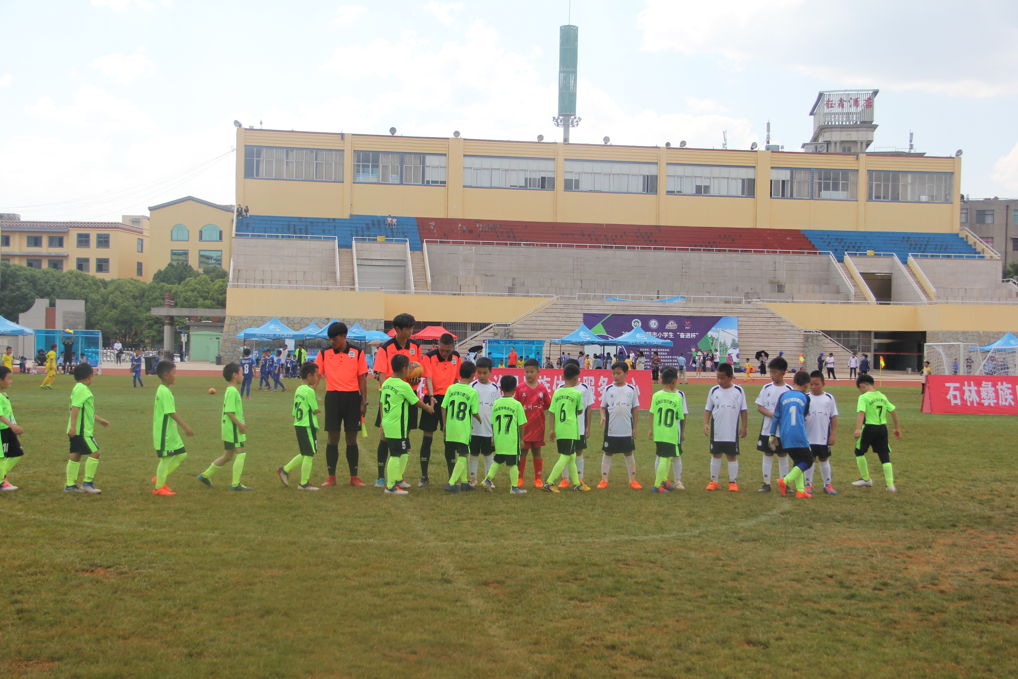 昆明奋进杯足球赛呈贡二小,昆明奋进杯足球赛打几个星期