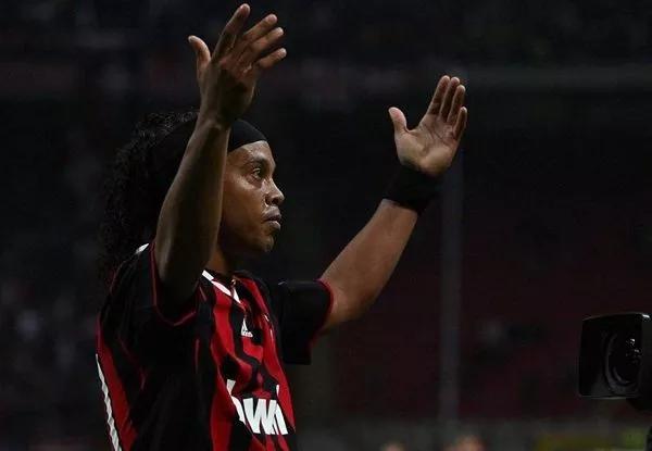 小罗的足球生涯,真正的快乐足球