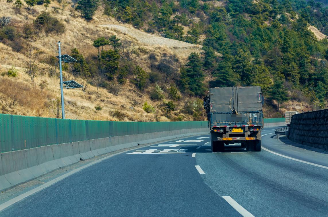 货车司机有多苦,几句话透漏大货车司机的心酸