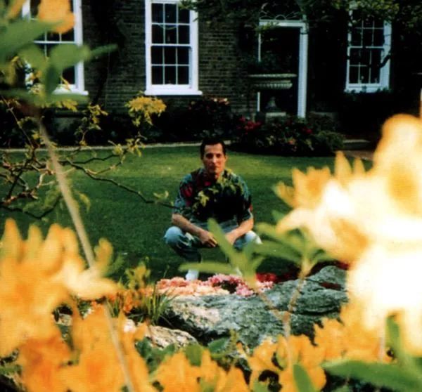 窦唯18岁,窦唯年轻时在香港演唱会吹笛子