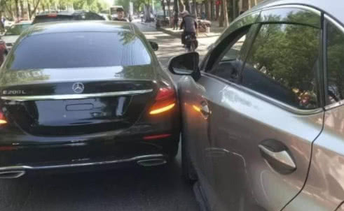 倒车发生剐蹭怎么办,倒车出现蹭车怎么处理