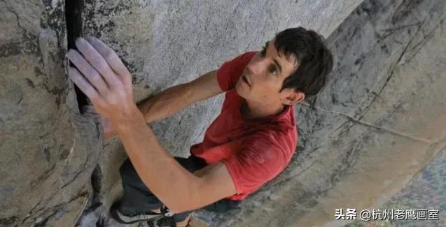 在这起悲剧中，“不作不死”的评论只会暴露偏见