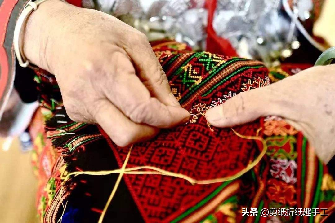 黎族传统纺织染绣技艺,黎族织锦指什么