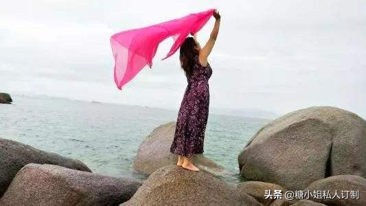 为啥阿姨们喜欢戴丝巾,阿姨们照相戴7条丝巾