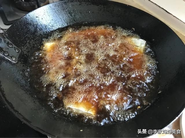 炸带鱼用不用全部把鱼鳞刮掉,干炸带鱼年夜饭必备你们学会了吗