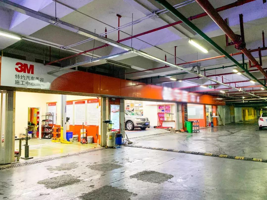 在南京月薪1W，我却停不起车