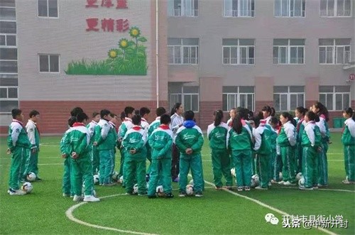 县街小学李可老师参加开封市足球展示课评比活动