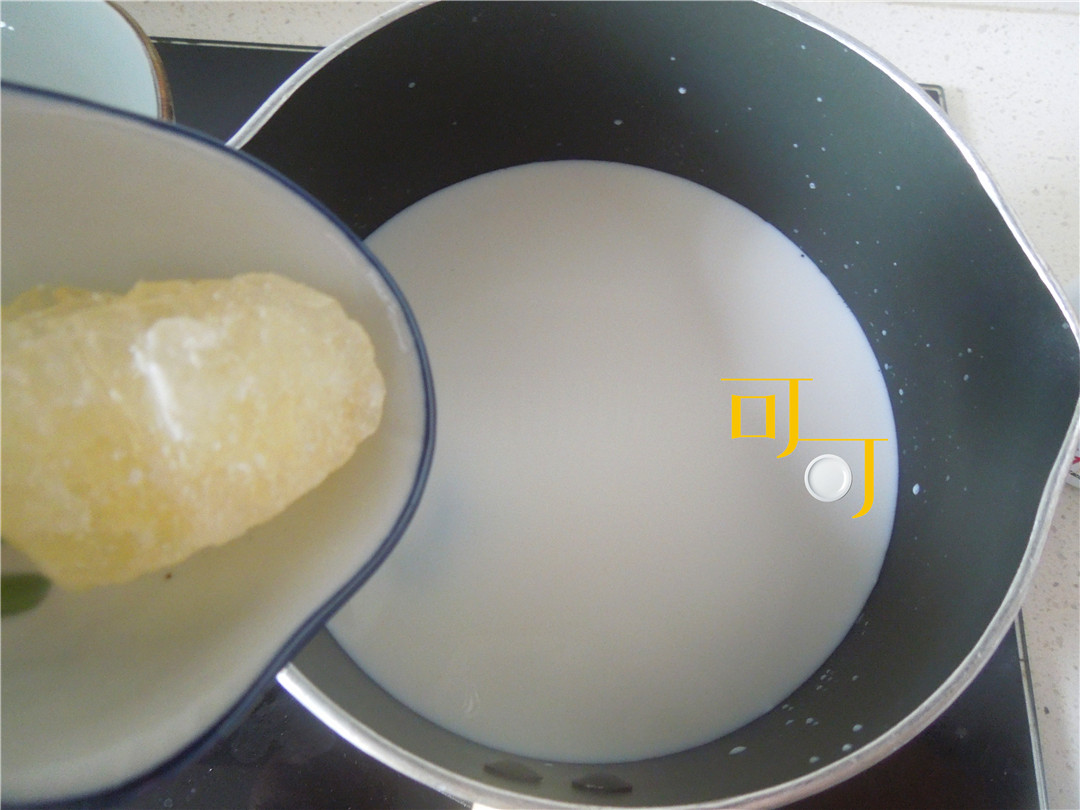 夏天最火的奶茶制作,夏天很热做一杯冰的奶茶怎么做