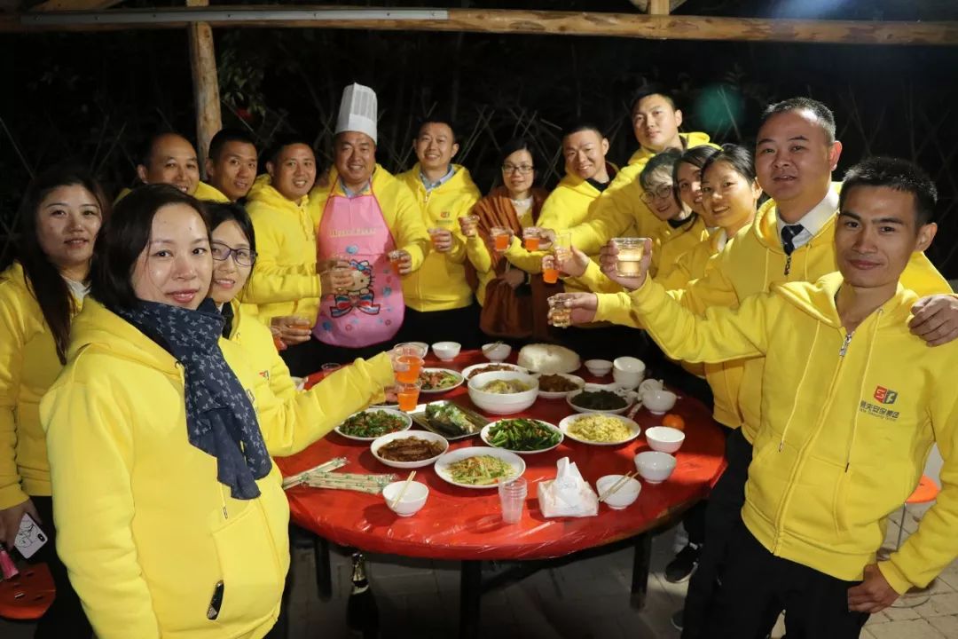 激情成就梦想汗水铸就成功,激情成就梦想团队铸就辉煌前言