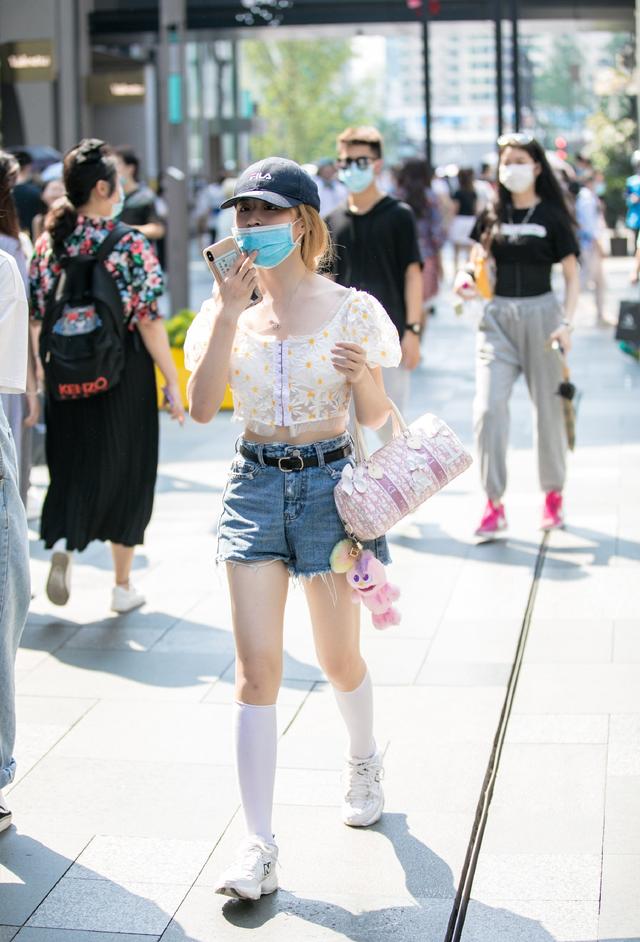 露脐装女生长袖,露脐装的小女生