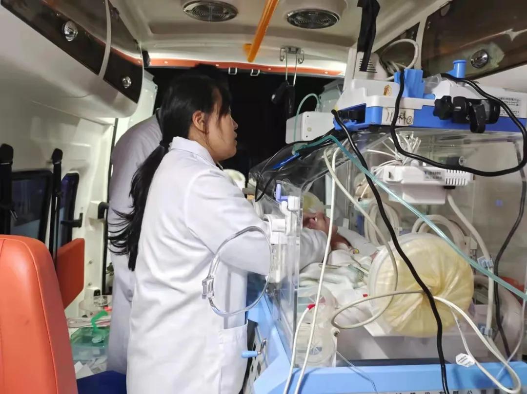 与生命赛跑重症转运全记录,生命接力危重症婴儿
