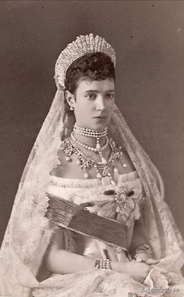 22岁丧子，英国王室觊觎她的珠宝，壕到闪瞎眼的俄国末代皇太后