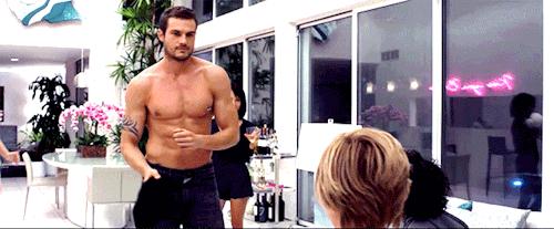 35岁的他登上中国版《时尚先生》封面，长得确实很帅