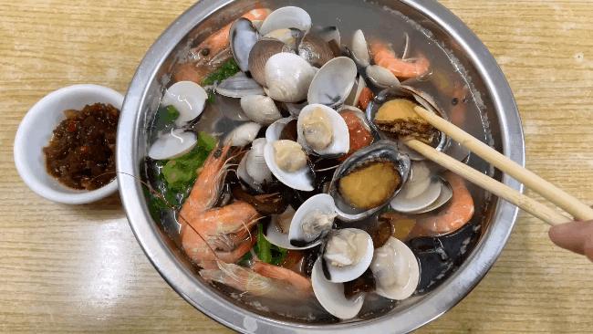 带海鲜池的餐厅,海鲜汤粉北海