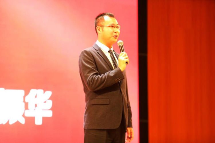 新华社谈中国足球青训,新华社点评恒大