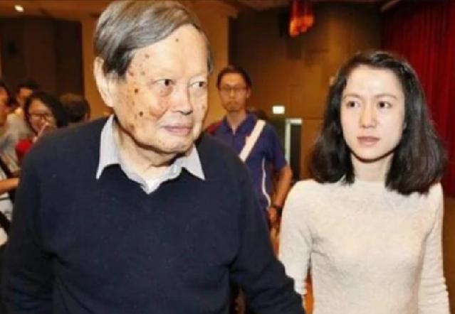 翁帆父亲谈杨振宁,翁帆父亲翁云光和杨振宁的照片