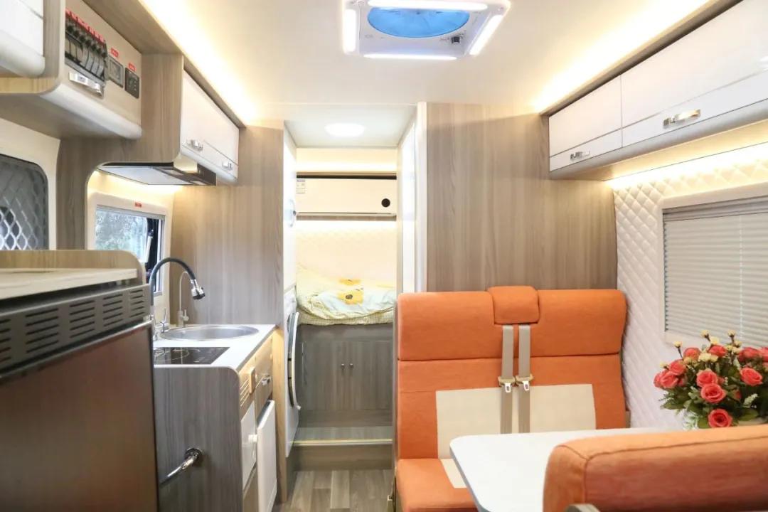 新飞上汽跃进h300旗舰房车多少钱,新飞轻卡房车最新款