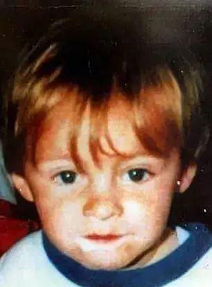 被害婴儿母亲收集23万签名,逮捕遇害男孩生母