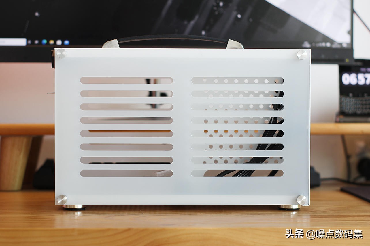 超频三蜂鸟100机箱,超频3蜂鸟i100装机