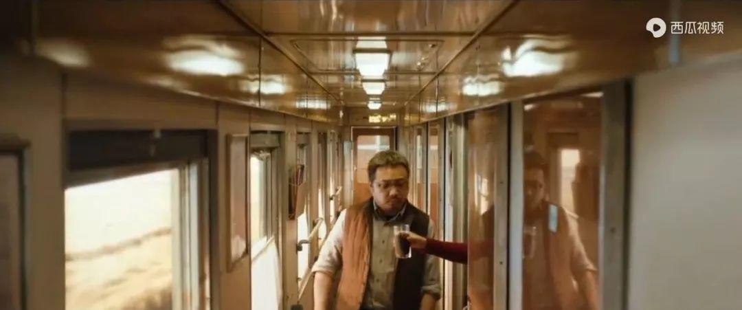 一边哭一边笑但不是很想笑,一边笑一边哭的厉害