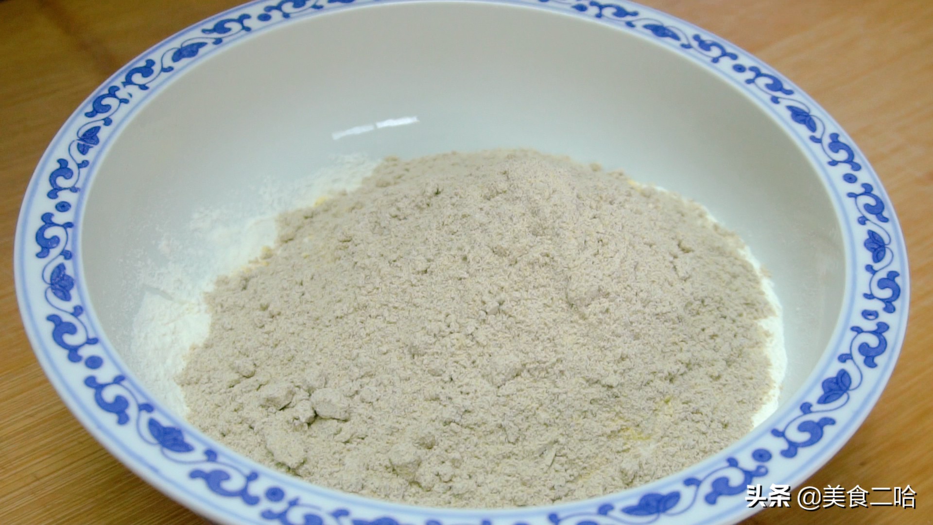 煎饼果子面糊家常做法最佳配方,煎饼果子怎么配面糊做出来软