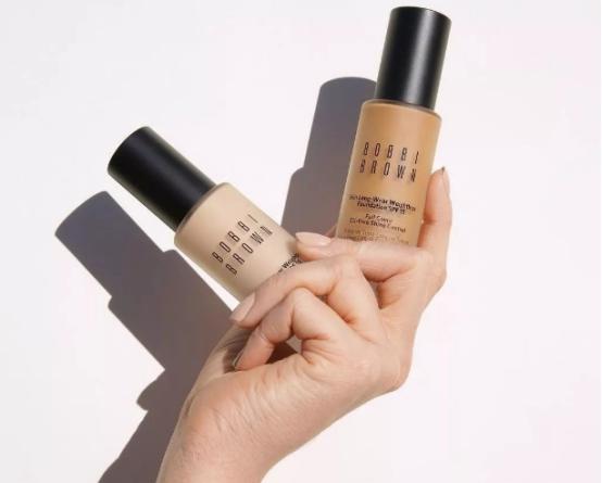 “全能型”粉底测评：芭比波朗成痘痘肌首选，阿玛尼竟没来凑热闹