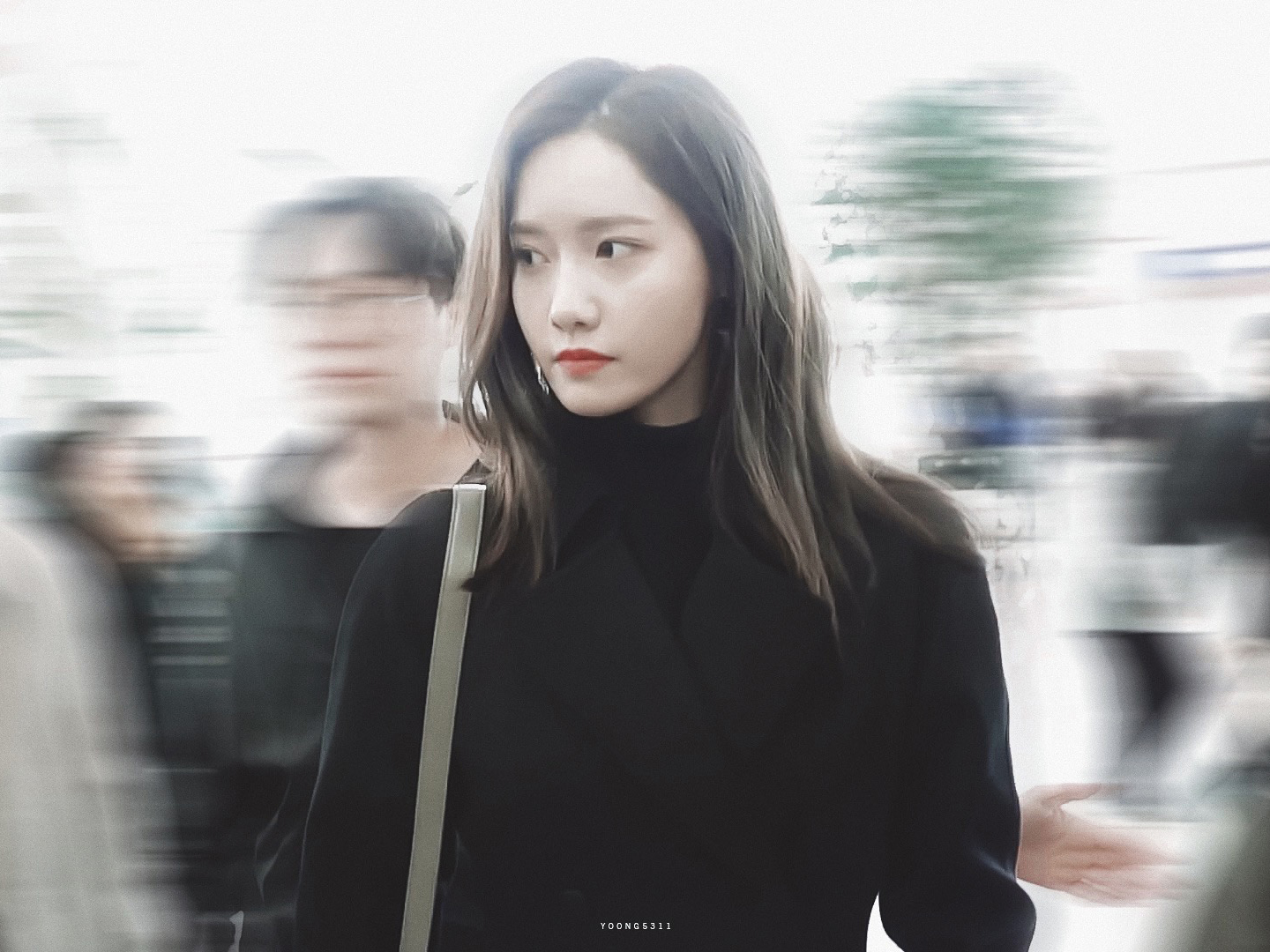 林允儿大风衣短裙穿搭,林允儿穿长靴的图片搜索