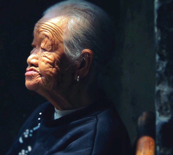 坚强的姥姥知乎,坚强的外婆作文