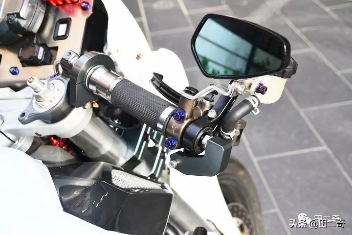 19款SYM新车发布，搭载ZXR400引擎，超炫涡*大轮**灯指纹启动