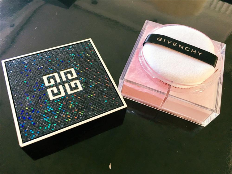 宅家结束估计出门个个全是大油田！这些散粉，能让你变成哑光的