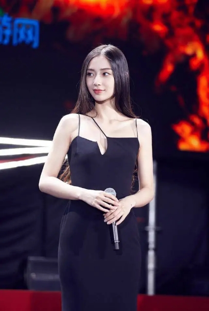 杨颖吊带裙造型,杨颖黑色单肩裙