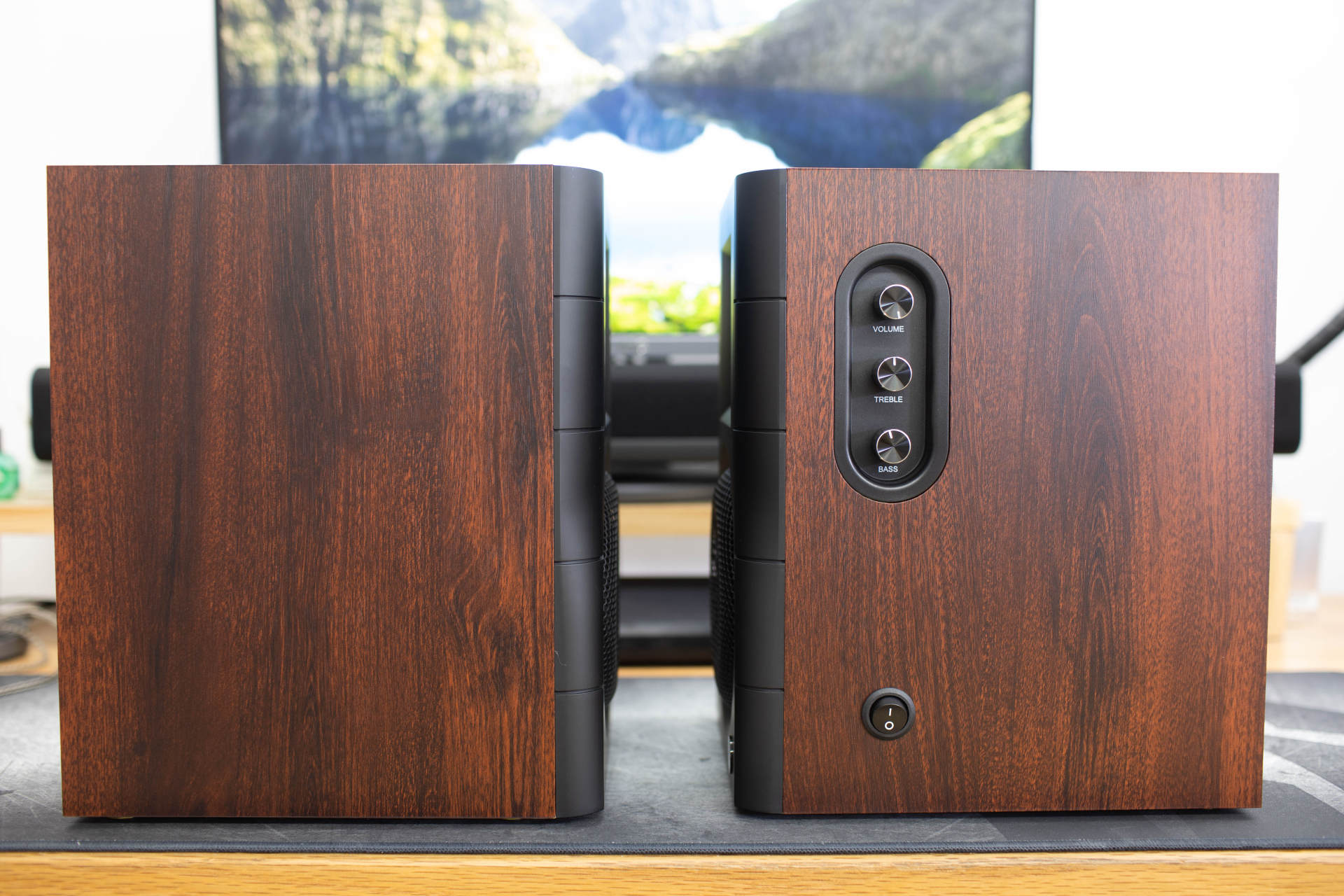 惠威d200和d1090哪个好,惠威d200跟漫步者m2000哪个音质好