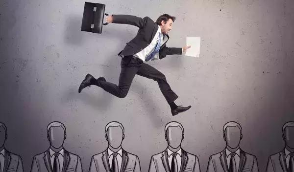 员工离职后社保还在正常缴费,员工离职社保费怎么样处理