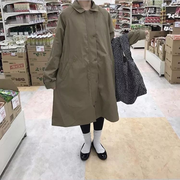 这个春天的美丽穿搭,韩系小姐姐中长款风衣搭配