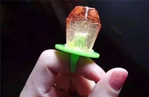 被谣传停产的三种童年零食,童年零食有几款升级过