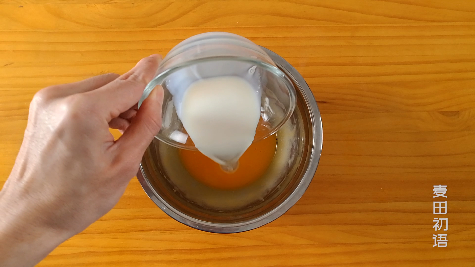 纸杯戚风蛋糕不塌不回缩的诀窍,用纸杯做戚风蛋糕湿乎乎的