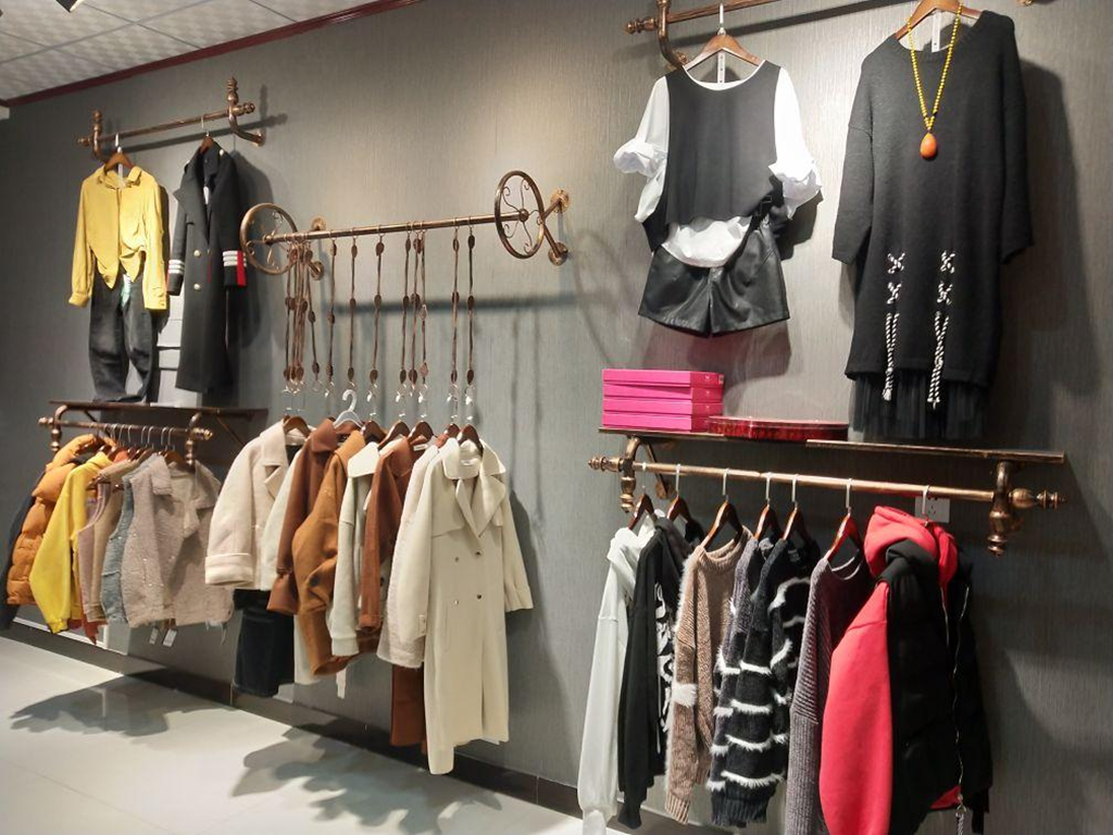 实体店一件衣服卖230利润有多少,同一件衣服为什么有的便宜1000多