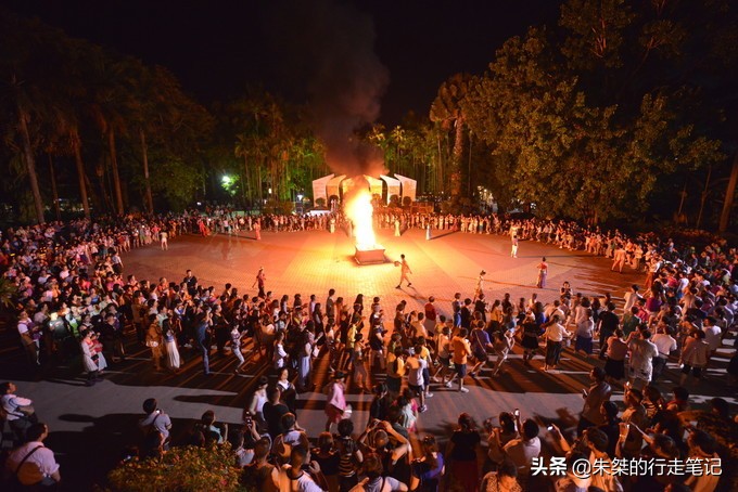 西双版纳泼水节攻略,西双版纳傣族泼水节和广西泼水节