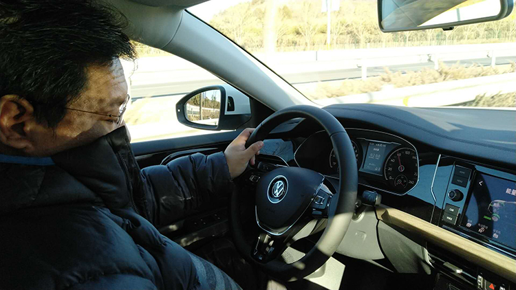 大众新能源制动系统报警,上汽大众油电混合帕萨特试驾