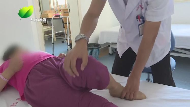 泗阳县人民医院康复治疗两个月脑梗患者重站立