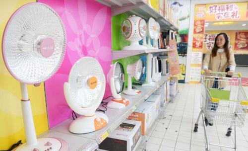 去了超市啥都想买,去超市买东西总是喜欢拿后面的