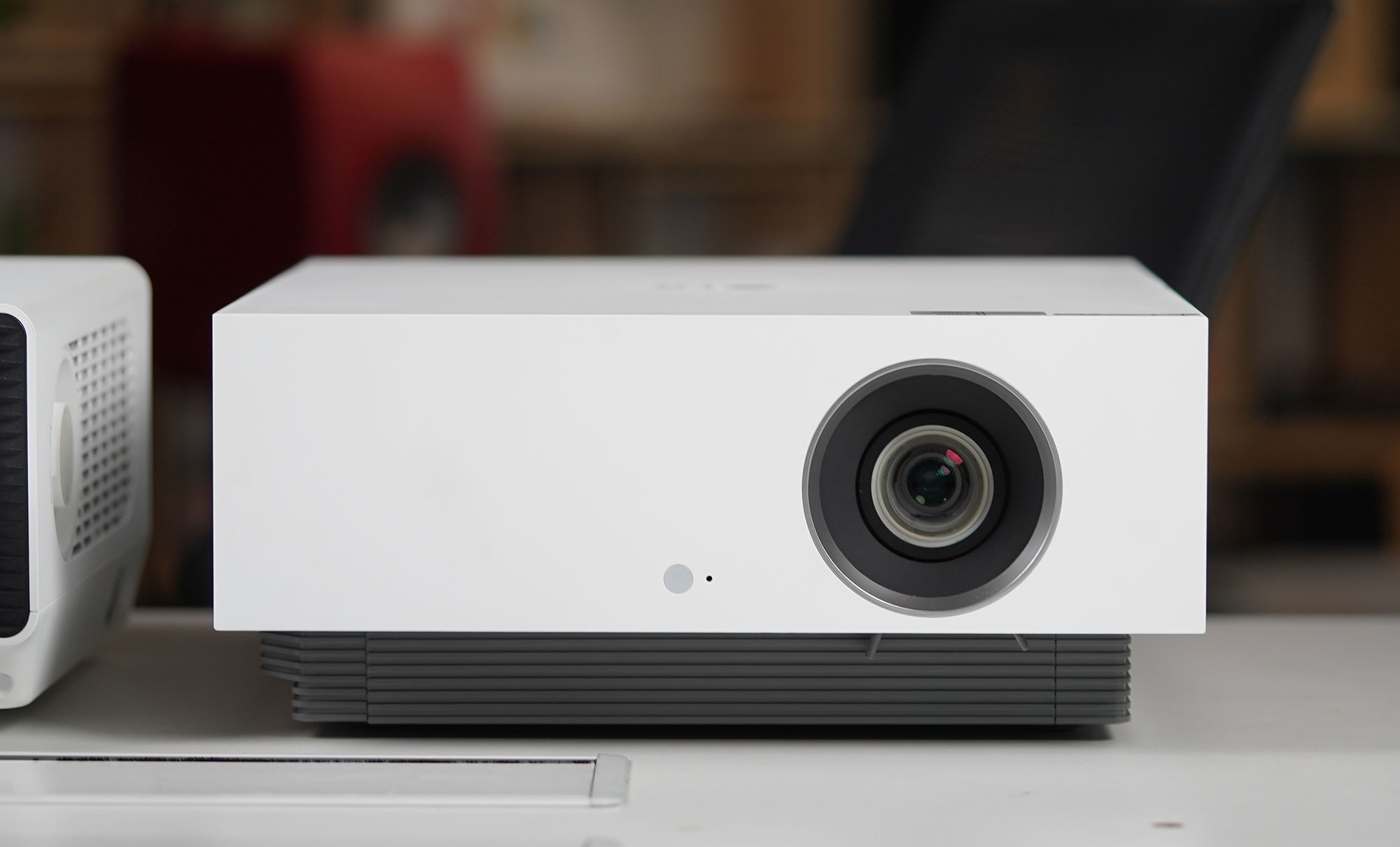 lg投影仪5000流明以上,投200寸需要多少流明投影仪