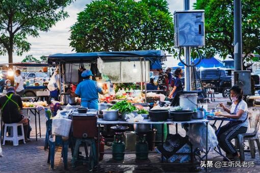 摆地摊经验摆地摊卖什么最吸引人,流动摆地摊卖什么产品最好卖