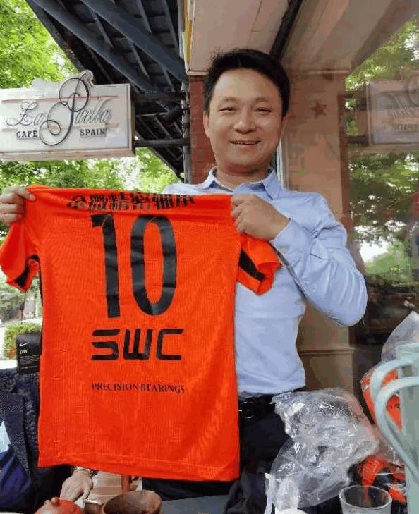 佘微佐恩足球队(SWC赞助)拿到2021松江甲级联赛冠军