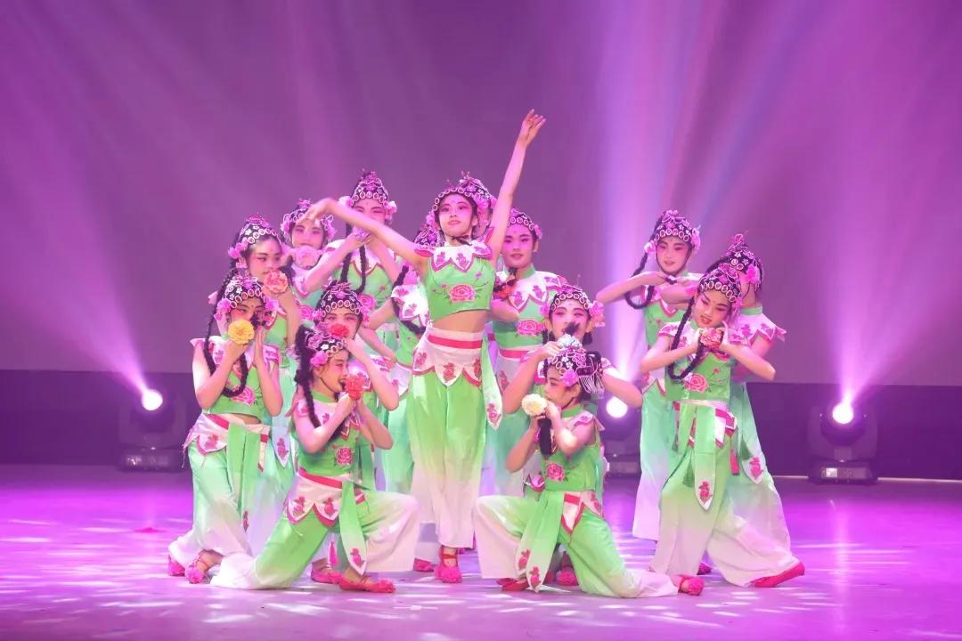 小学有特色的社团活动课,胶州市第六实验小学运动会