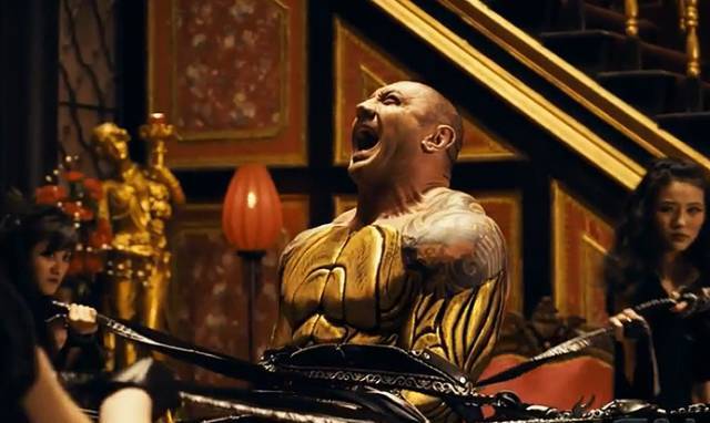 野兽巴蒂斯塔手臂被扭断,野兽巴蒂斯塔被暴打