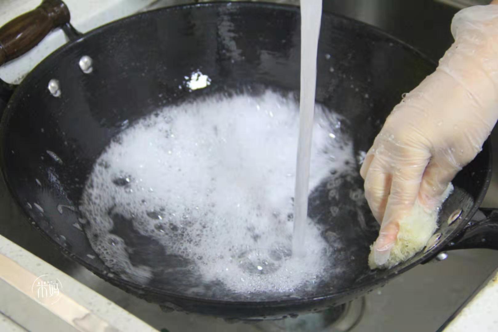 铁锅如何开锅？拿到别直接用，教你开锅，不粘锅不生锈寿命长