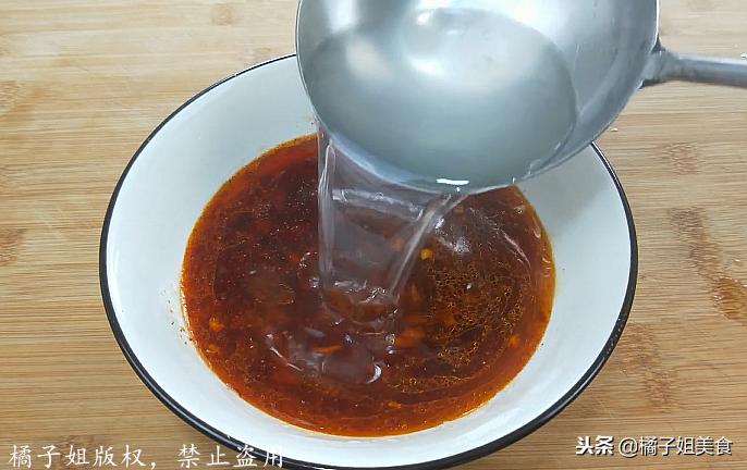 神奇的酸辣粉这样做才好吃,想吃酸辣粉自己在家两分钟搞定